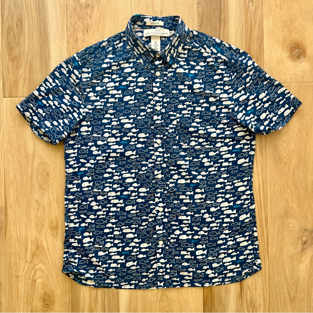 H&M LOGG Blue and White Fish Whale Print Button Down Short Sleeve Shirt Small